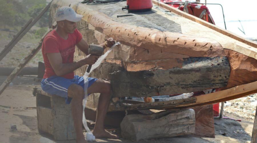 Why choose water damage restoration service for basement flood restoration services in Howell